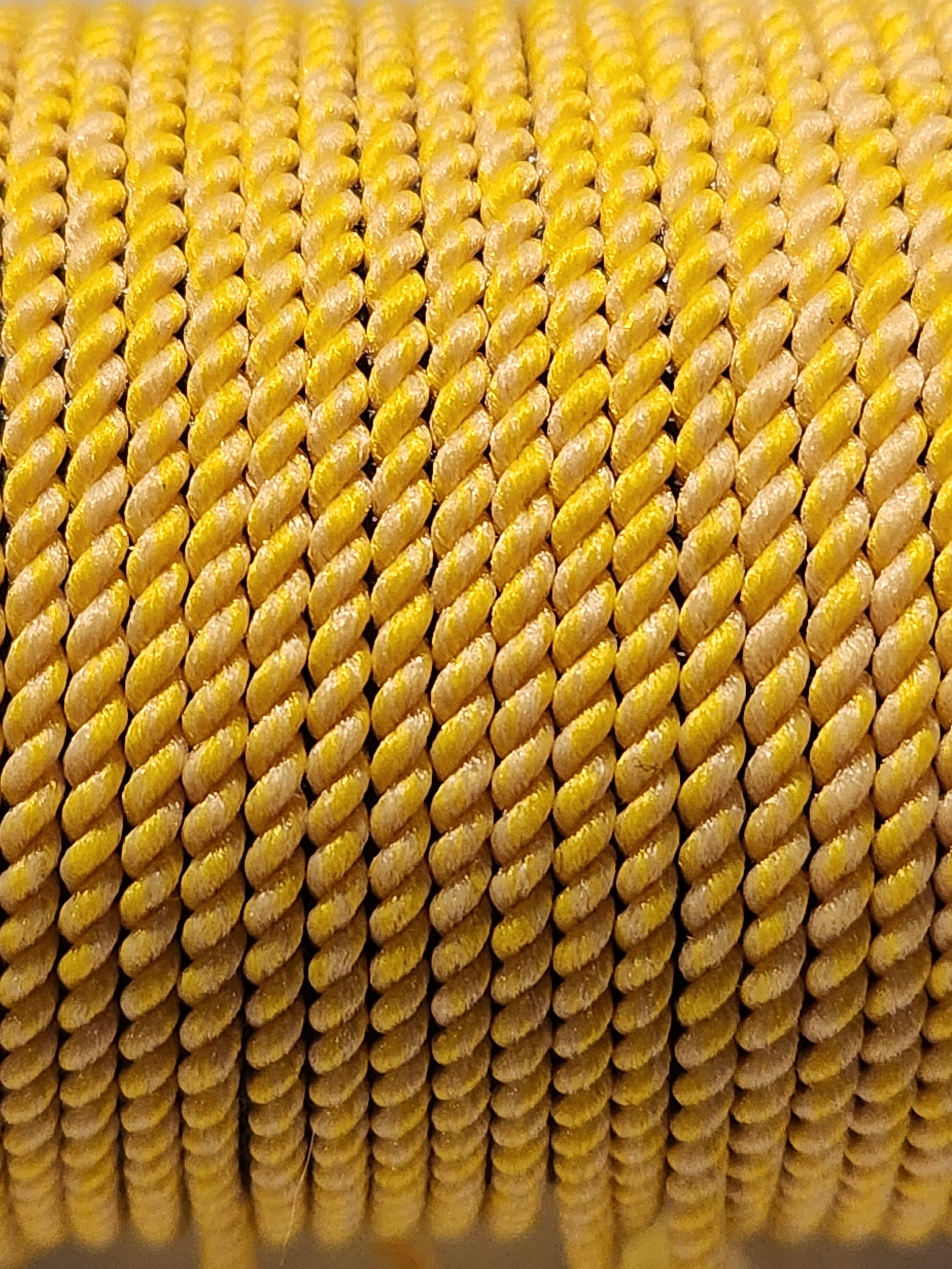 Downy nylon - Yellow Cream